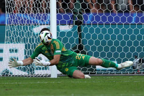 yl7703永利-乌奈·西蒙再现“神鬼二象性”，西班牙一门不太稳