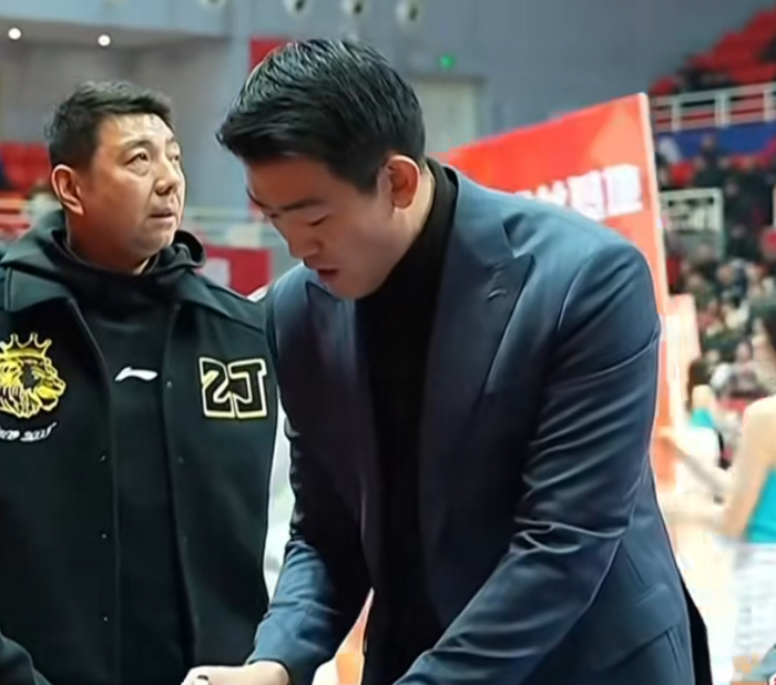 yl7703永利-广厦胜青岛采访！王博解析第三节崩盘，刘维伟亲承全队疲惫致下滑|浙江广厦|青岛市|末节|北控|复出_新浪新闻