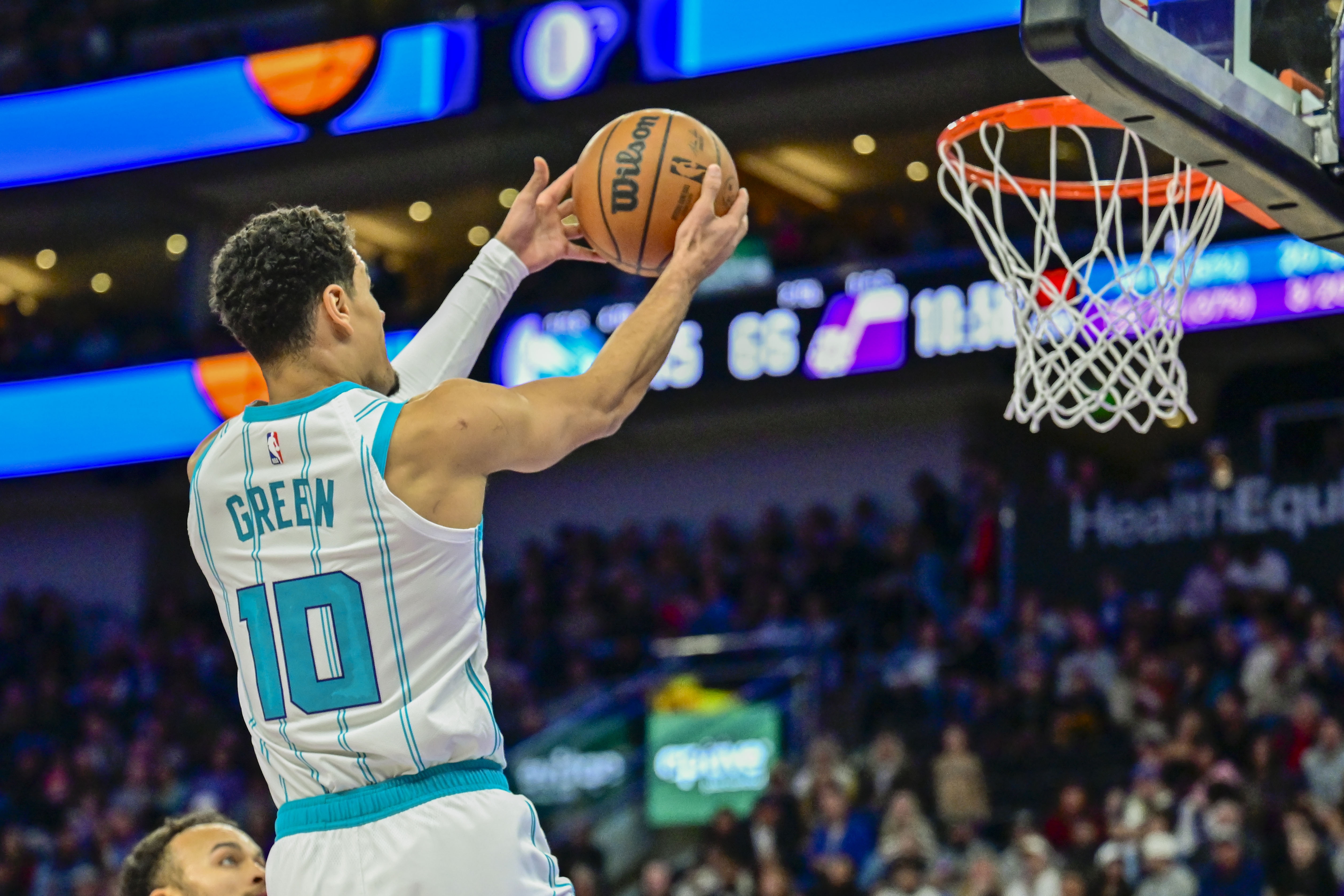 yl7703永利-攻防奇兵！约什·格林替补4中4高效拿下14分2板2助3断1帽