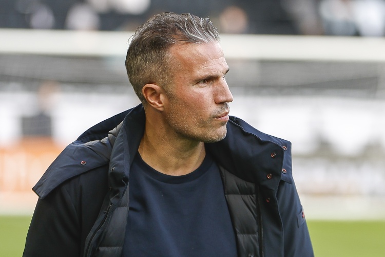 yl7703永利-落后榜首19分！荷媒：范佩西不会下课，费耶诺德开会决定继续支持