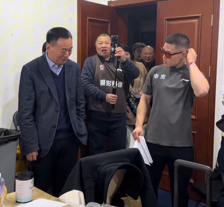 yl7703永利-同曦胜深圳，老板更衣室肯定全队，郭昊文汉兹获腰带，氛围极佳